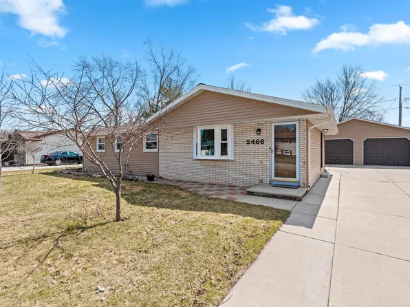 2466 Pecan St, Green Bay, WI 54311