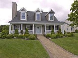 9 Golden Spruce Dr, Calverton, NY 11933