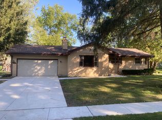 105 Gladys Ave, Fox River Grove, IL 60021