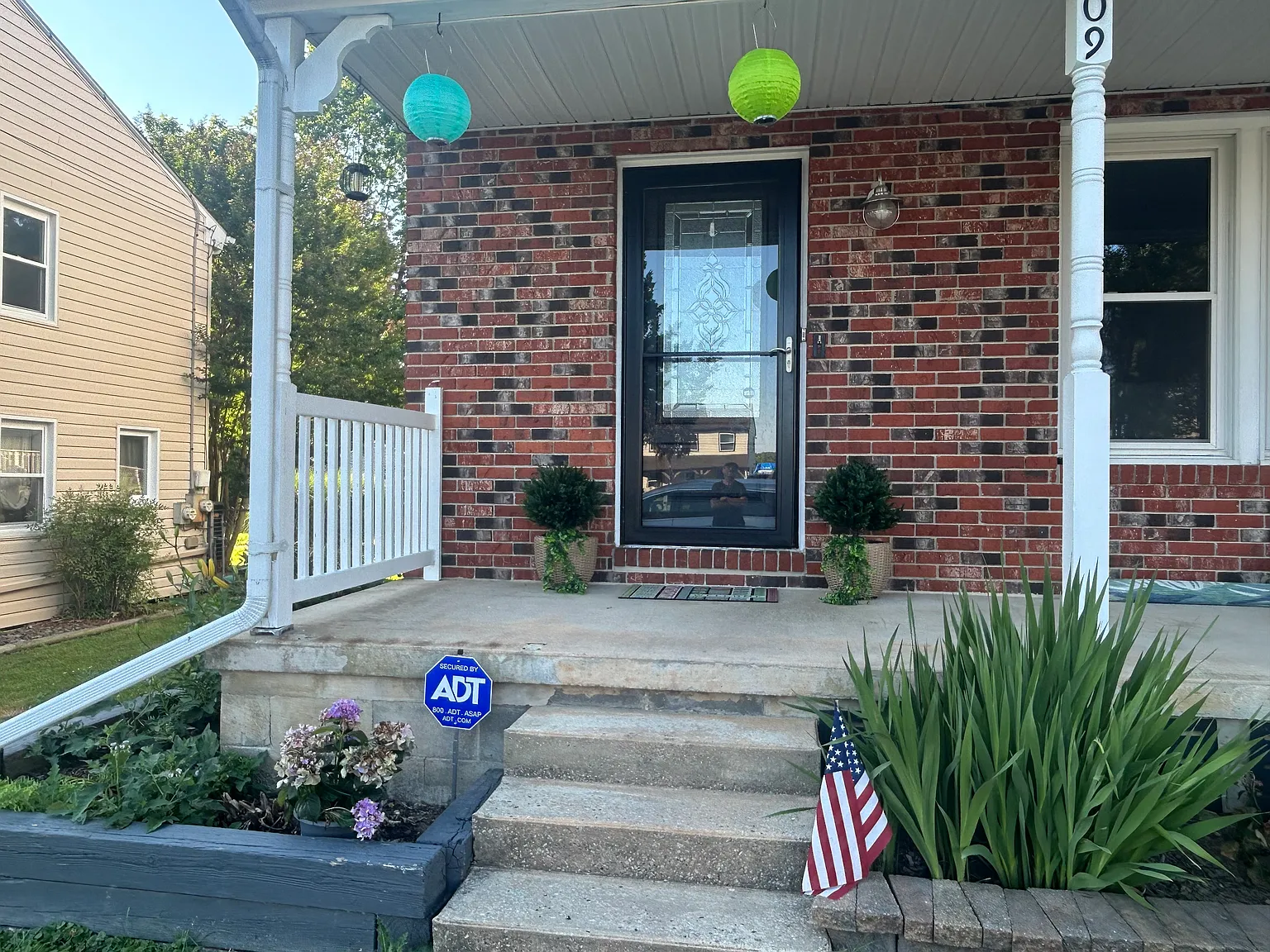 3 bed, 1.5 bath, 1220 sqft, $2,500 — Photo 1