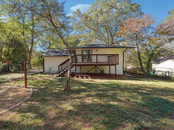 3rd image of 2451 Carolyn Dr SE