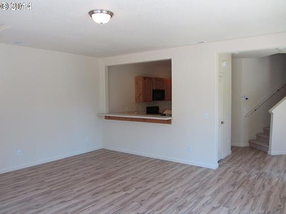 4th image of 10909 NE 44th St