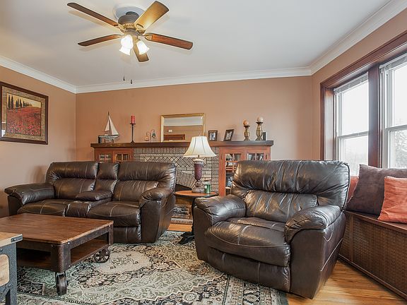 2nd image of 9 E Park Blvd #1
