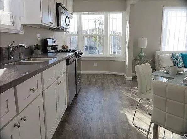 6582 S Van Ness Ave, Los Angeles, CA 90047