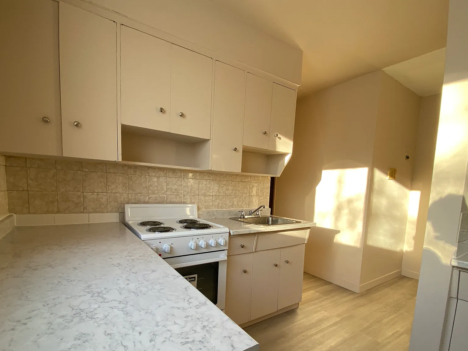 One bedroom Downtown Suite — Photo 2