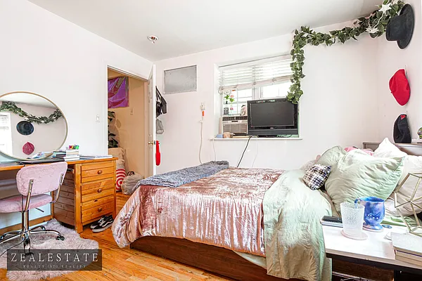 Rented by ZealEstate Group Inc | media 9