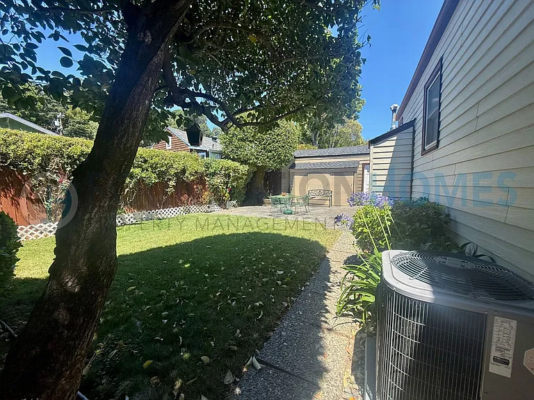 130 Suffield Ave — Photo 3