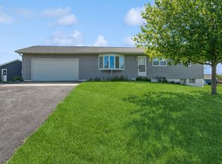 5101 Sunset Dr, Cedar Rapids, IA 52404