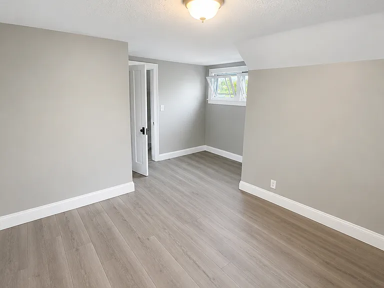 1462 Parkhill Rd — Photo 11