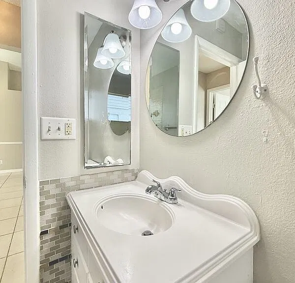 11316 Maybrook Ave — Photo 47