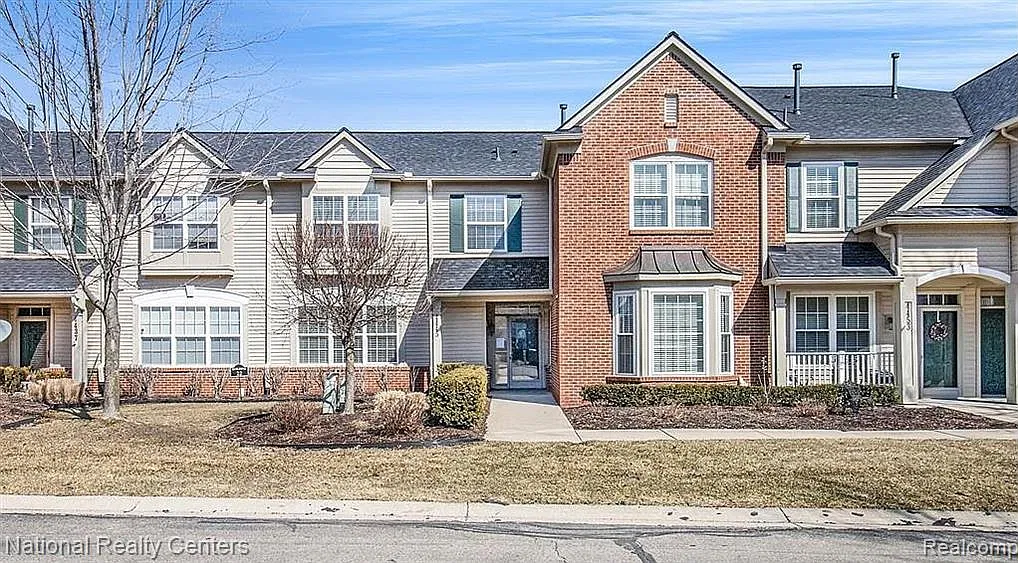 2 bed, 2.5 bath, 1528 sqft, $2,000 — Photo 1