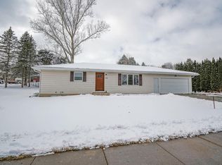 780 Clover Ln, Oregon, WI 53575