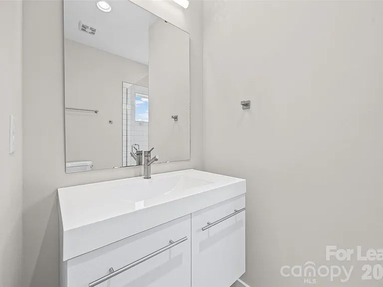 840 E 18th St #C — Photo 16