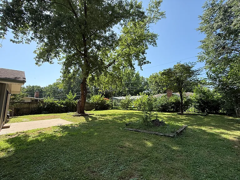 1226 E Rosebrier St — Photo 12