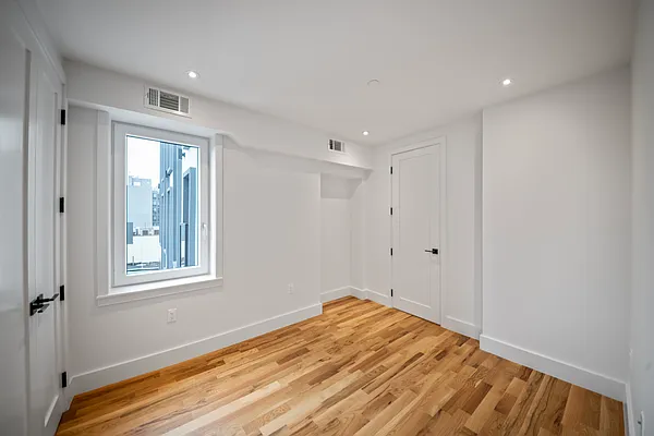 Rented by TwoRealEstate LLC | media 19