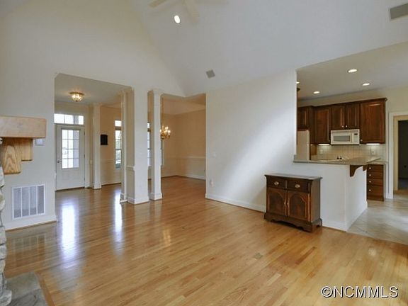 5th image of 64 Procourt Dr