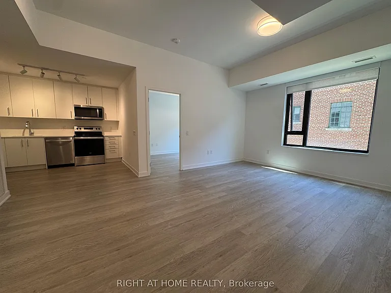 3 Strathgowan Ave #202 — Photo 15