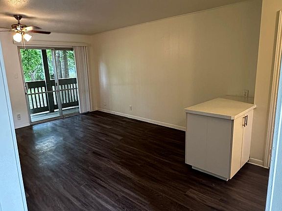 4th image of 2115 Goodrich Ave #105