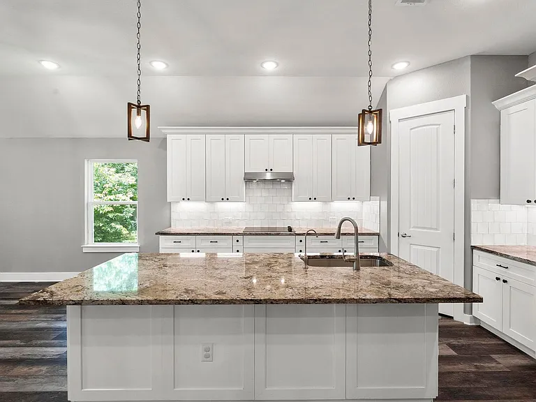 203 E Salty St — Photo 4