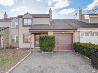 54 Jan Ct, Bay Shore, NY 11706