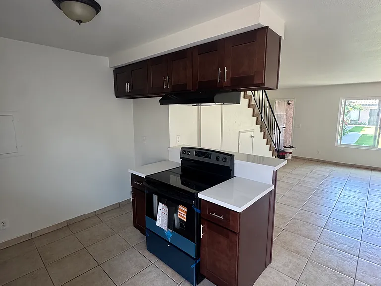 13631 S Euclid St #6 — Photo 4