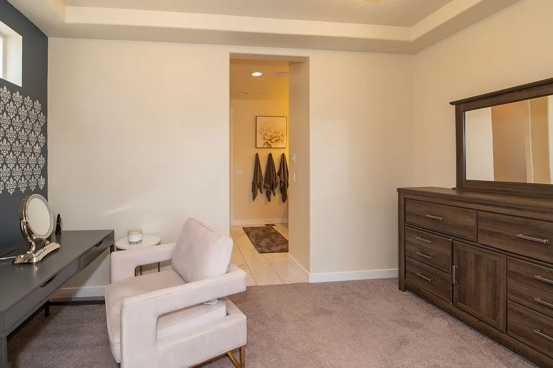 7 bed, 4400 sqft, $4,500 — Photo 4