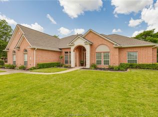9 Raven Dr, Bryan, TX 77808