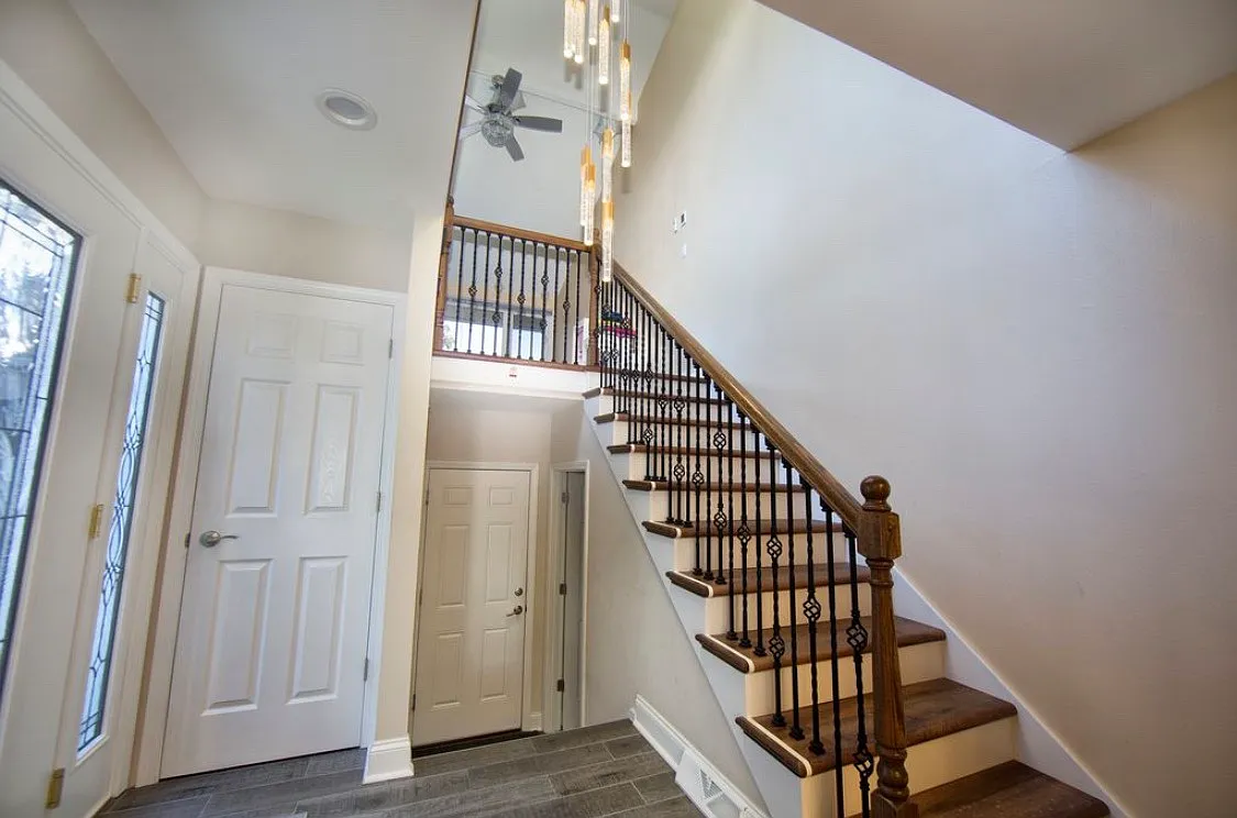 1228 W Baldwin Ct — Photo 3