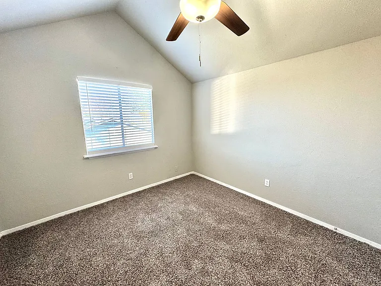 2508 S Center St — Photo 12
