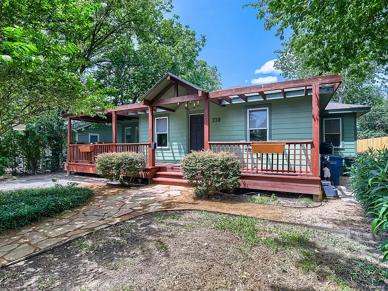 210 Nelray Blvd — Photo 2