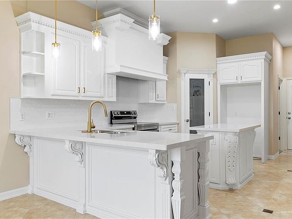 5th image of 208 Miranda Ln