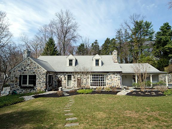 3rd image of 702 Custis Rd