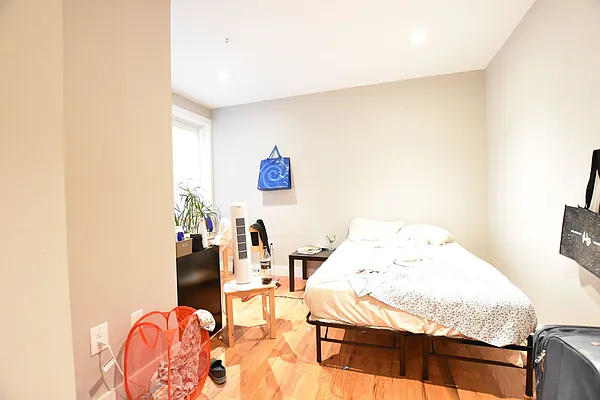 Rented by Clove Realty LLC | media 24