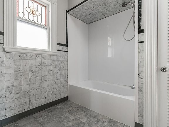 5th image of 24 Lamb St #A