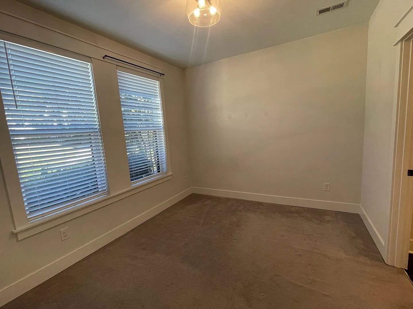 530 Edwin St — Photo 4
