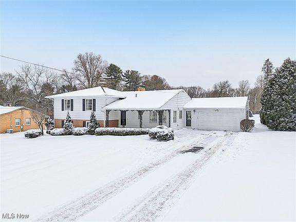 3rd image of 935 Mansell Dr