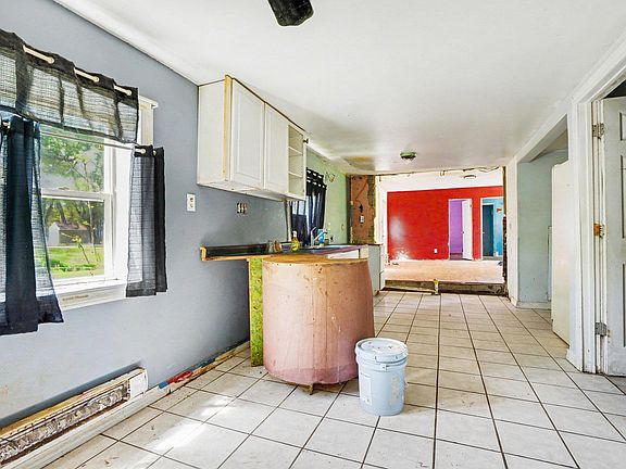 5th image of 10841 Toledo Ave