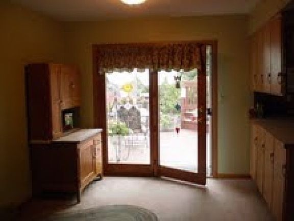 3rd image of 221 Sunset Pl
