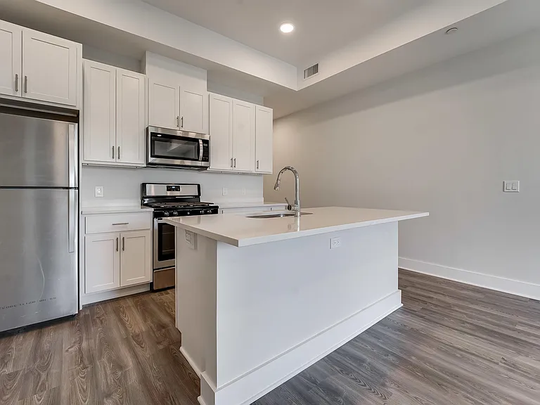 660 Grand St #314 — Photo 2