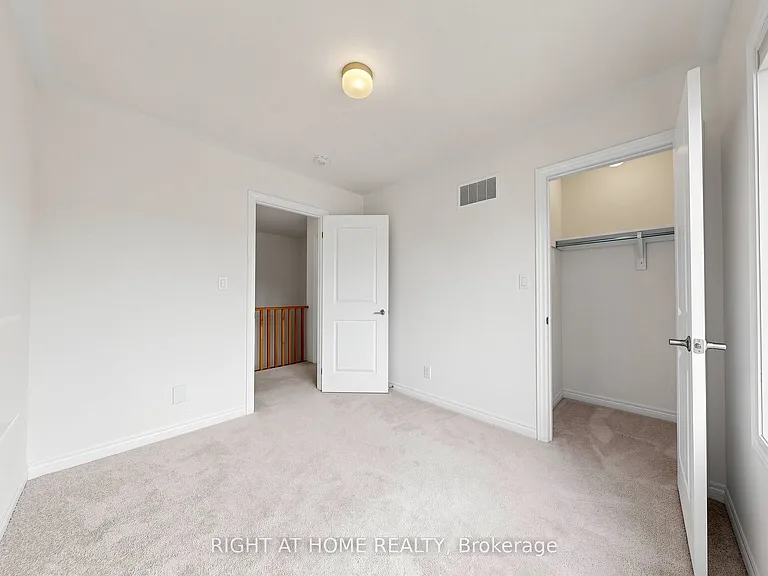 2046 Cameron Lott Cres — Photo 21