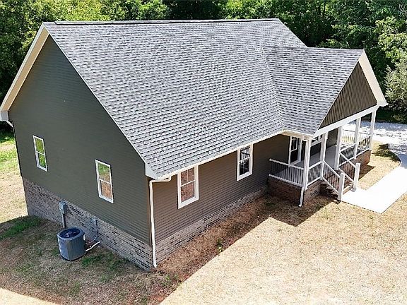 2nd image of 729 Mockingbirg Ln