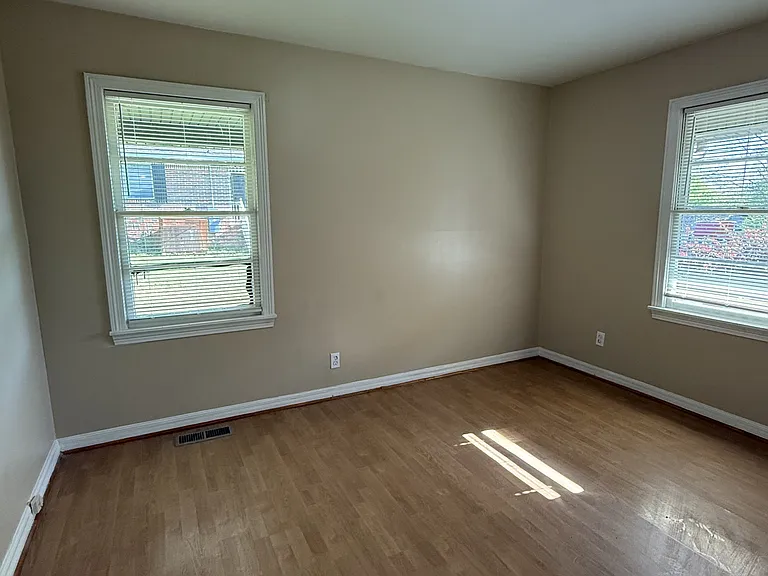 2320 5th St NW — Photo 9