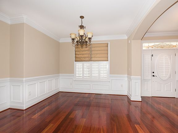 3rd image of 2409 Falcon Ln