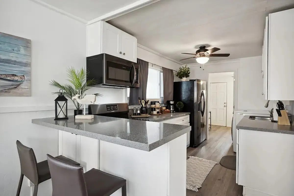 2 bed, $4,800 — Photo 1
