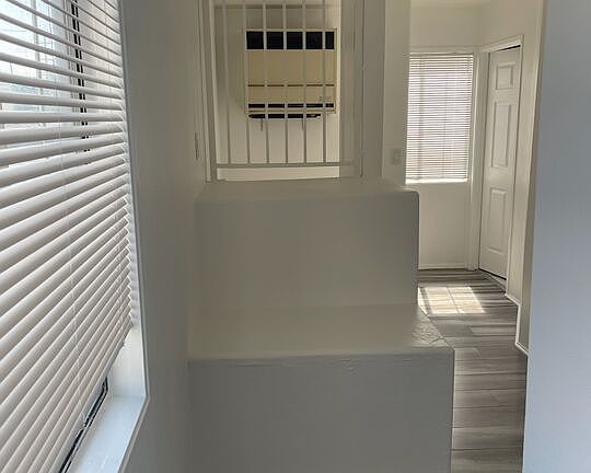 5th image of 12244 Vanowen St