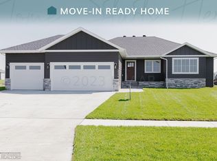 10176 Concord Dr, Horace, ND 58047