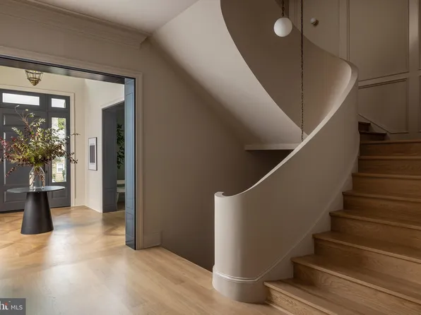 2934 Ellicott Ter NW, Washington, DC 20008