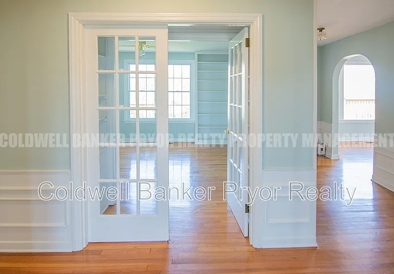 323 Walsh Rd — Photo 9