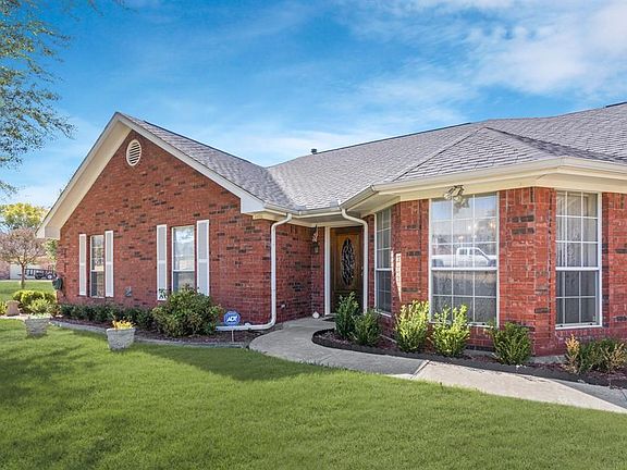 4th image of 1319 Red Oak Cir