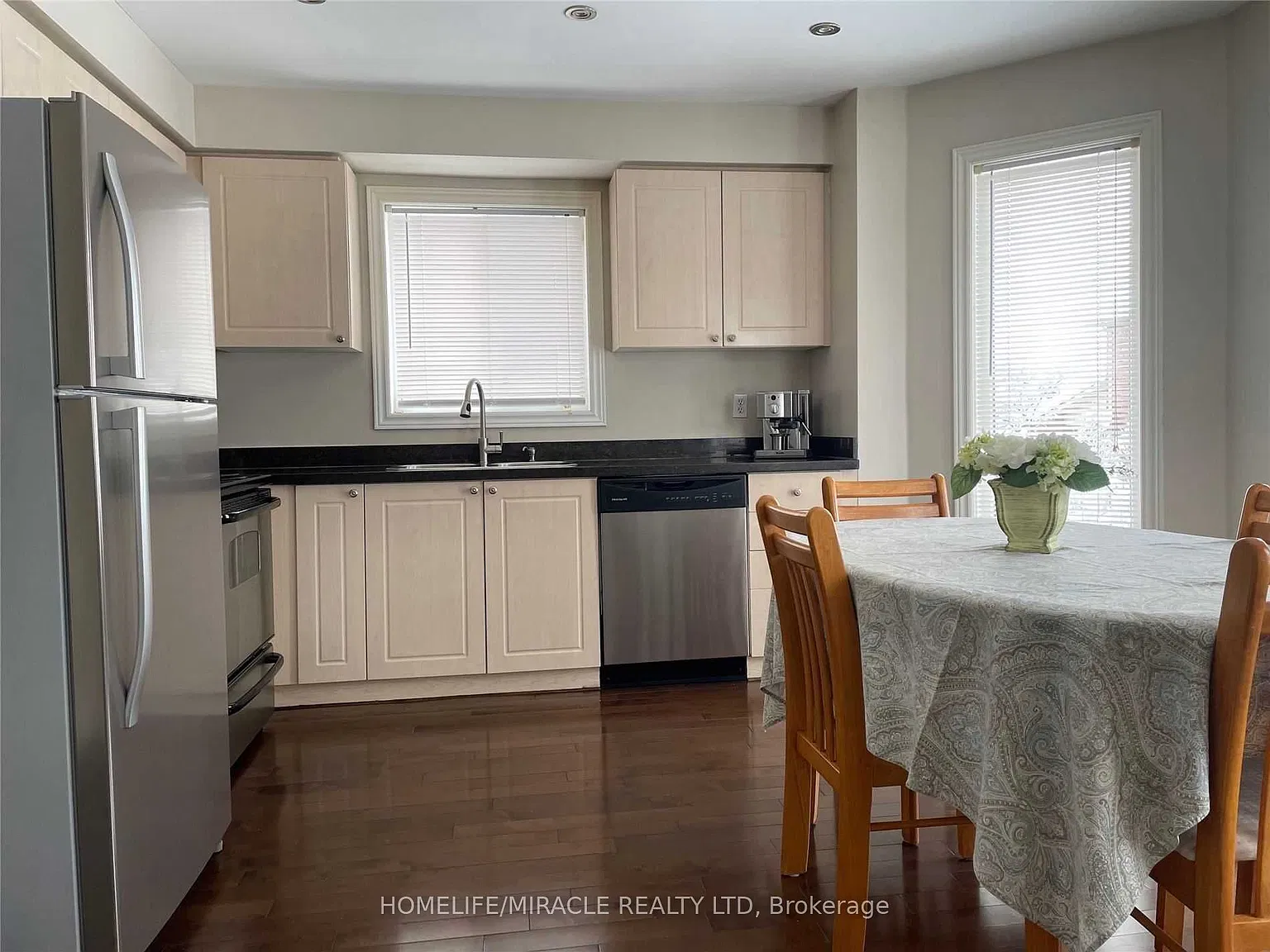 3 bed, $2,500 — Photo 2